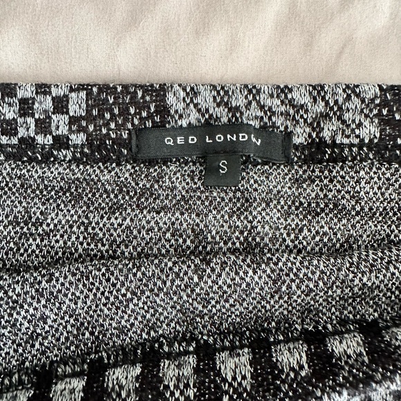 Stretchy MIDI skirt size s/m - Picture 2 of 2